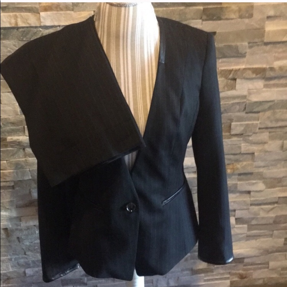 WHITE HOUSE BLACK MARKET Suit